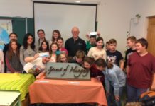 Csokit és bölcsességet hozott a példakép Fa Nándor Seregélyesre