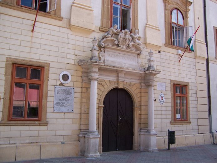 Pécs,_Király_Street,_44