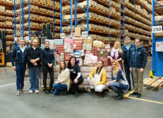 Cipősdobozokkal segítettek a győri Dana dolgozói