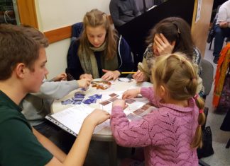 MűvÉsztorna és Keresztkérdés koncert a Rózsakert Közösségi Házban