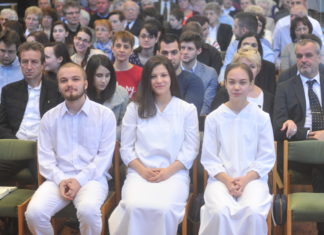 Krisztus mellett döntöttek, bemerítkeztek