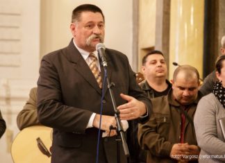 „Mindenkinek adjátok meg a tiszteletet: a testvéreket szeressétek, az Istent féljétek!”