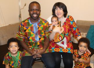 Boldogság hangok nélkül: az afrikai férfi és győri felesége három gyermeket nevel Nádorvárosban