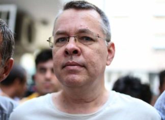 Szabadon bocsátották Andrew Brunson amerikai lelkipásztort