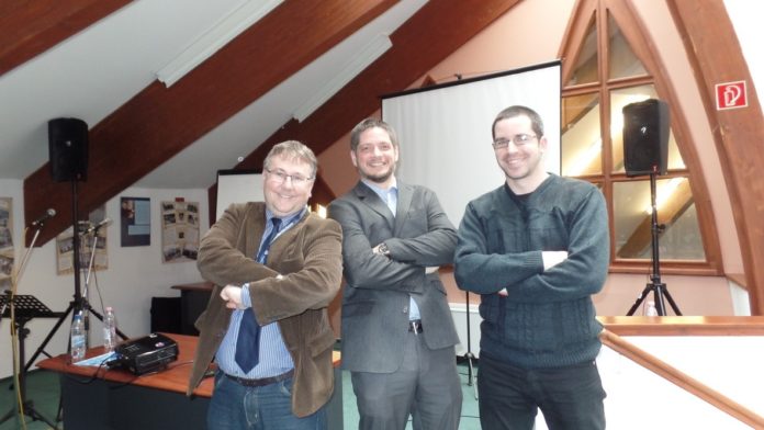 A képen Merényi Zoltán, Mark Appleton és Gáspár Botond