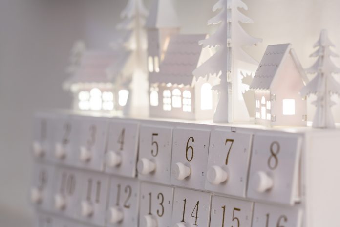 Photo by Torsten Dettlaff: https://www.pexels.com/photo/white-calendar-on-white-surface-195030/