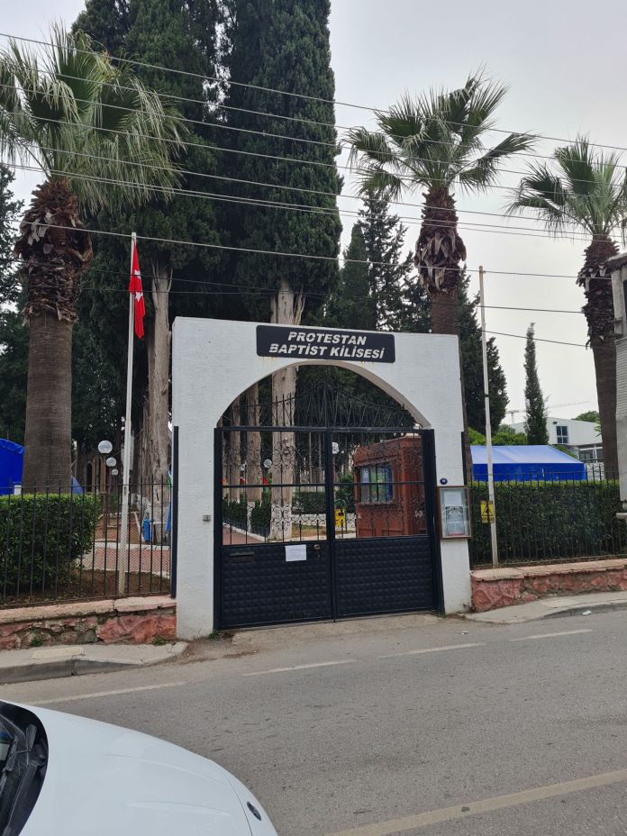 Baptista imaház bejárata - Izmir