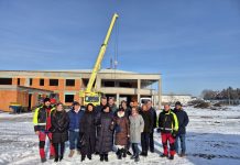 Felkerült a kereszt