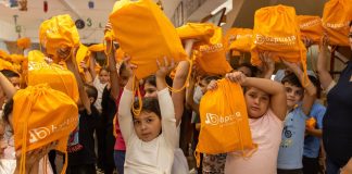 3000 tanszercsomagot osztottunk ki a kisdiákoknak